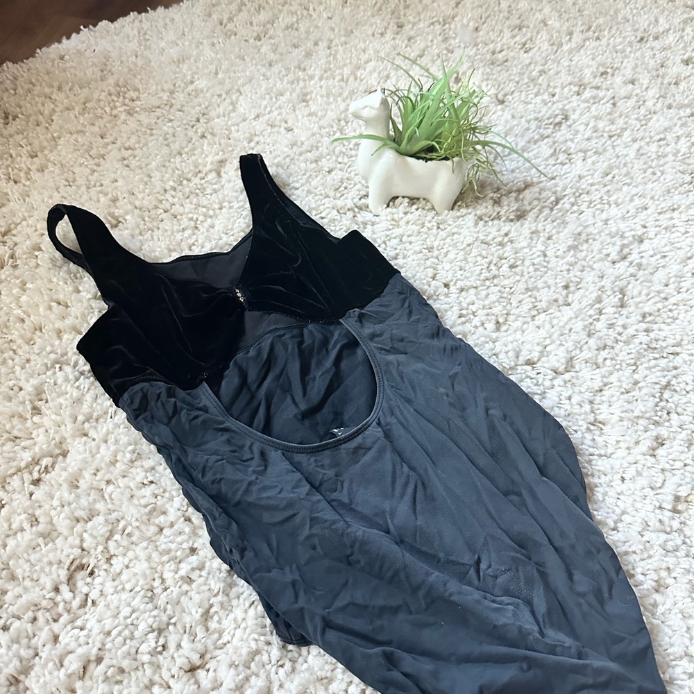 Cute adorable vintage cleavage black diamond velvet one piece bathing sw… - Picture 5 of 6